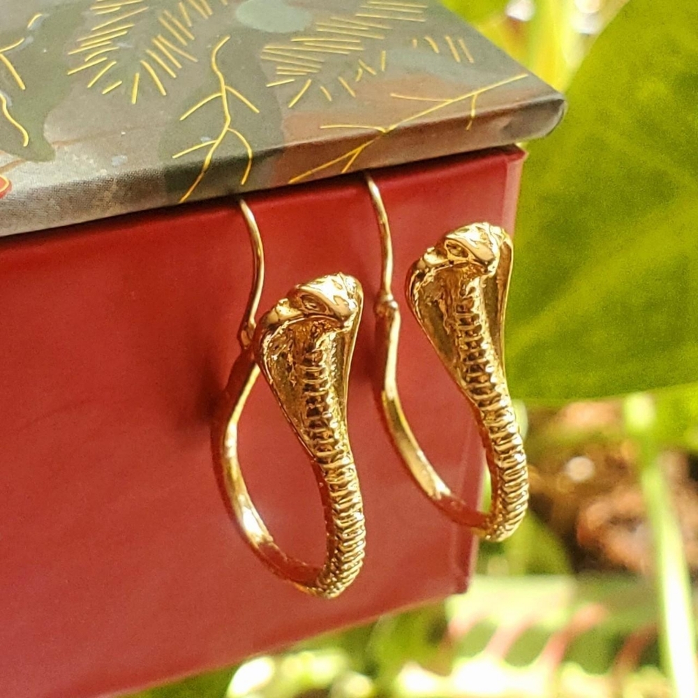 NWOT *RARE* Gold Cobra Snake Earrings